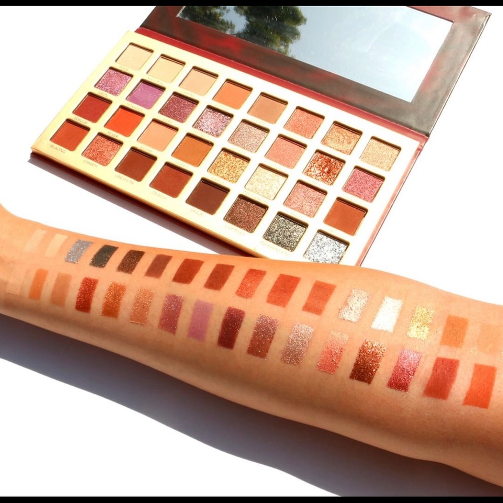 2x SPECIAL FEMME FATALE Eyeshadow Pallet Amorus